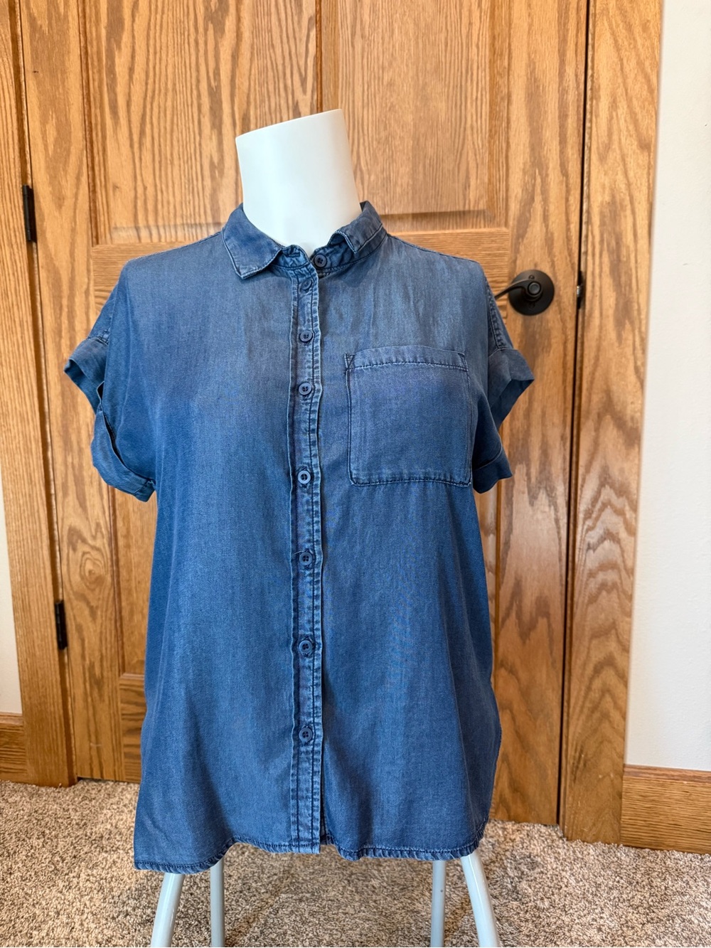 NWT Velvet Heart Denim Button-Front Short Sleeve Shirt - Blue